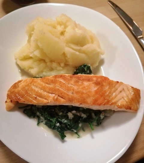 Rezept Lachs mit Kartoffelstampf auf Spinatbett