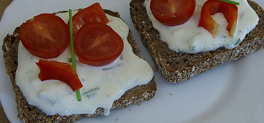 Rezept Vollkornbrot mit Kräuter-Frischkäse