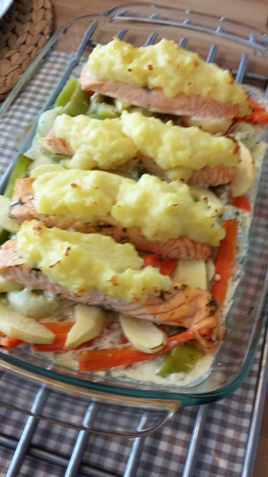 Rezept Lachs mit Kartoffelkruste auf Apfel Lauchbett